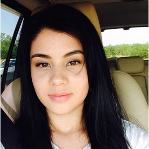 Meet your Posher, Larissa